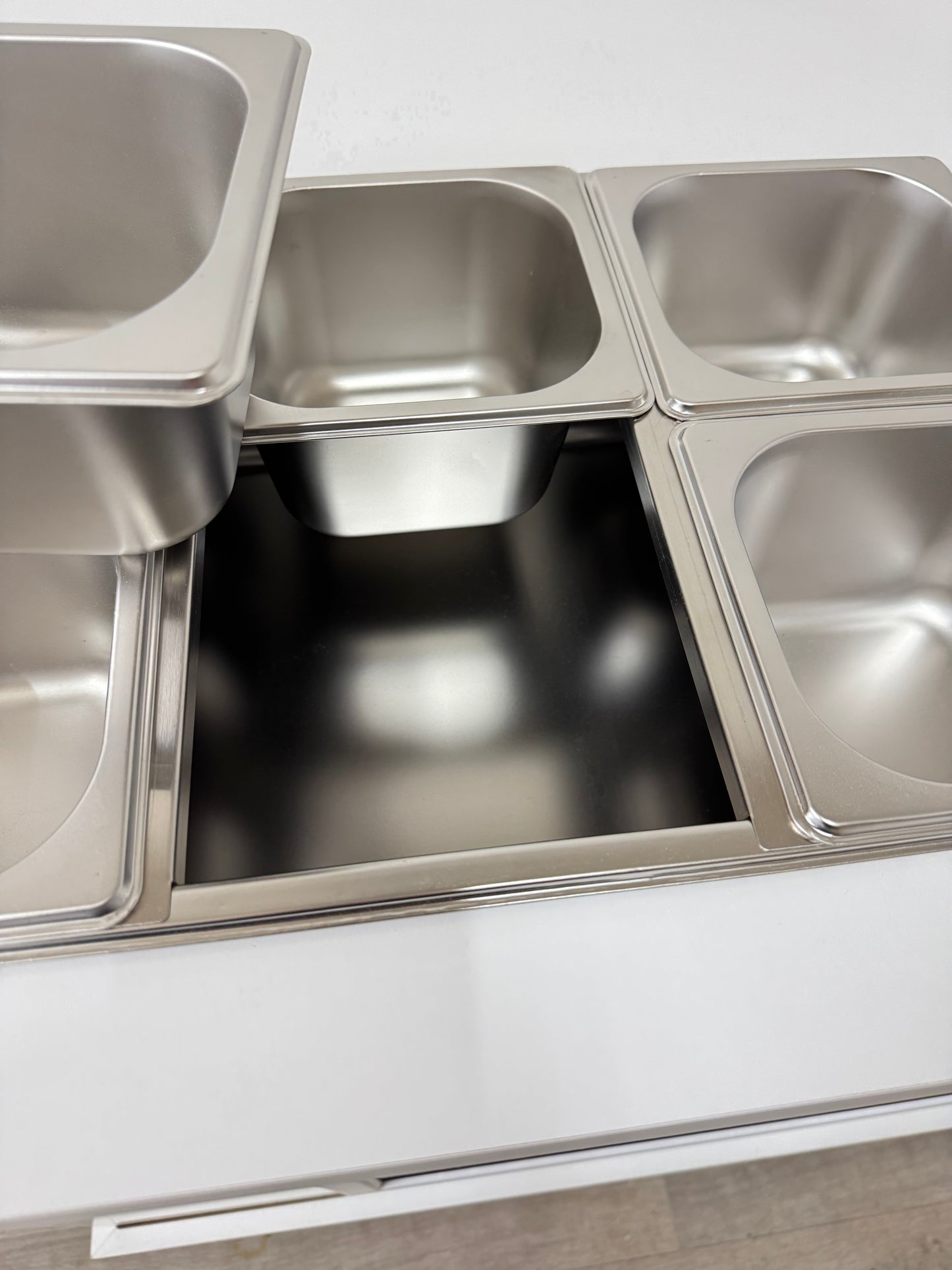 Premium cart - Fully loaded with TV screen, 2 x folding side shelves and hot / cold bain marie pans