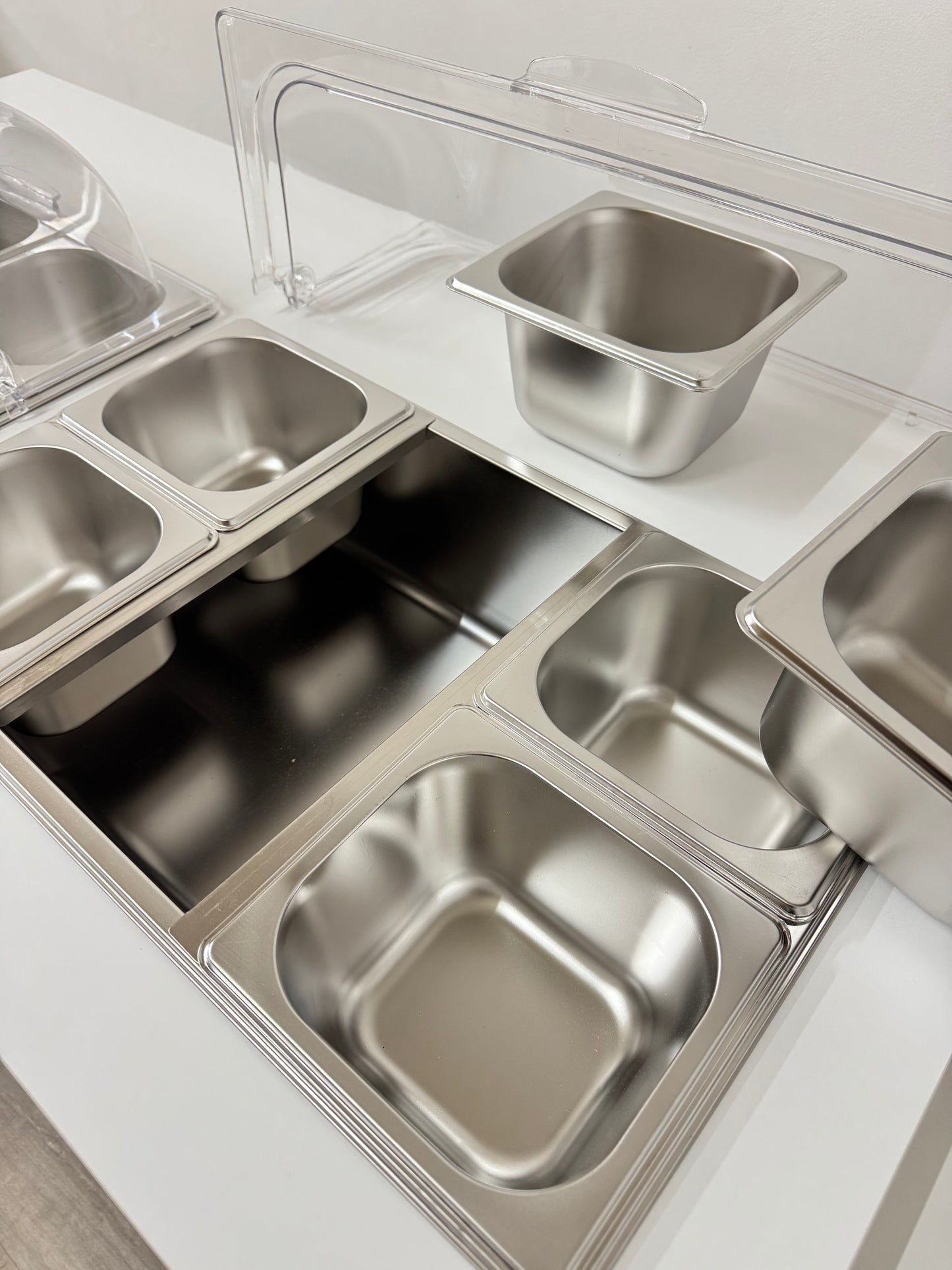 Premium cart - Fully loaded with TV screen, 2 x folding side shelves and hot / cold bain marie pans