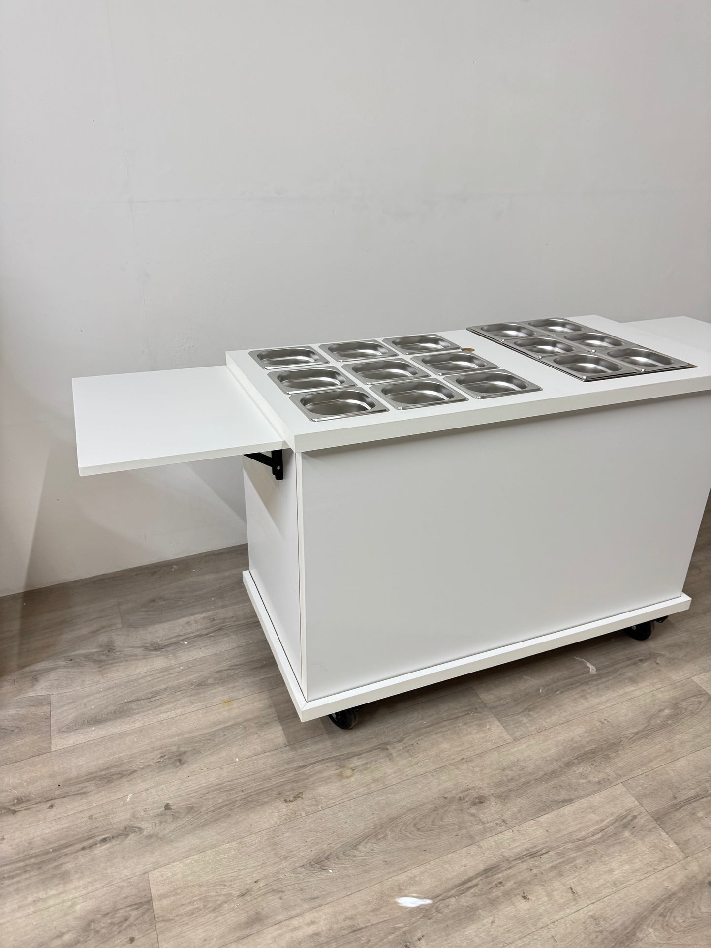 Cart with electric heated wet Bain Marie